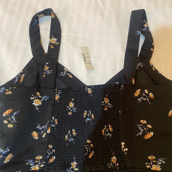 Button-Wrap Crop Tank in Marseille Daisies - Picture 8 of 9